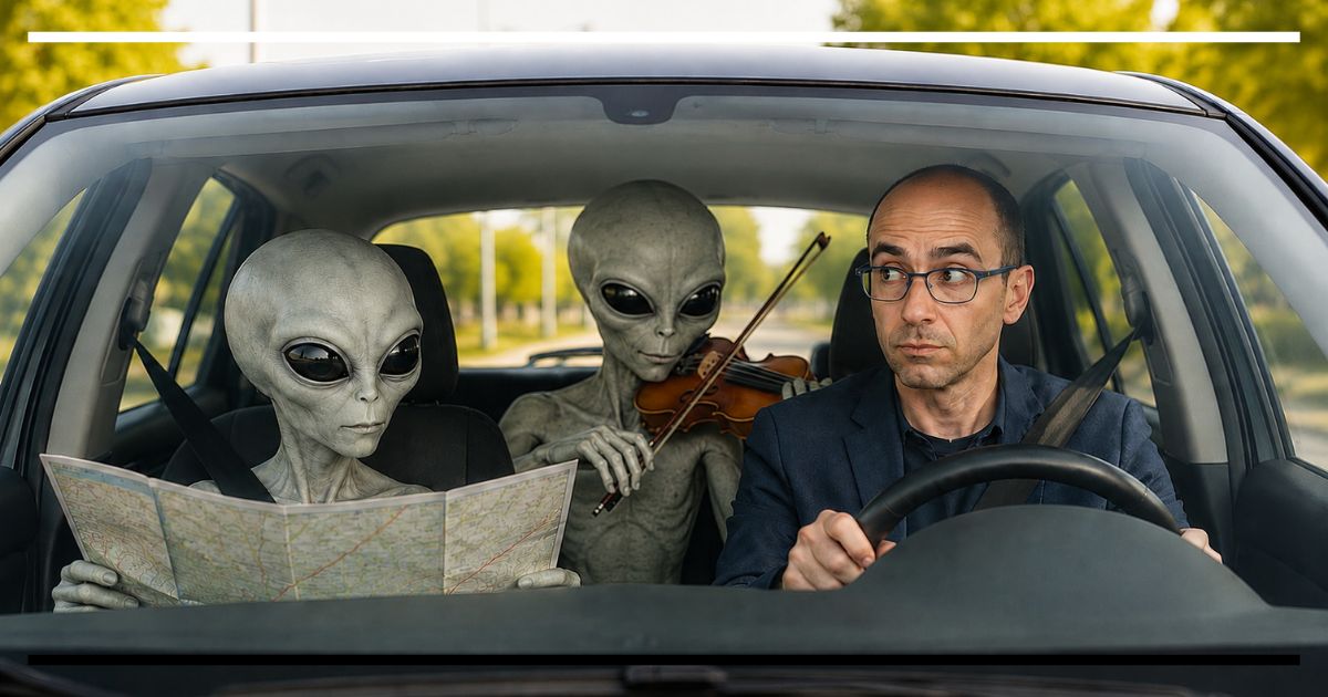 Homem ao volante olha desconcertado para dois alienígenas no banco traseiro — um consulta um mapa, outro toca violino — sugerindo sistemas de IA operando em paralelo sem supervisão humana clara.