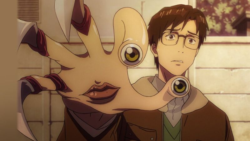 Shinichi observa Migi, o parasita em forma de mão com olhos, em cena do anime Parasyte.