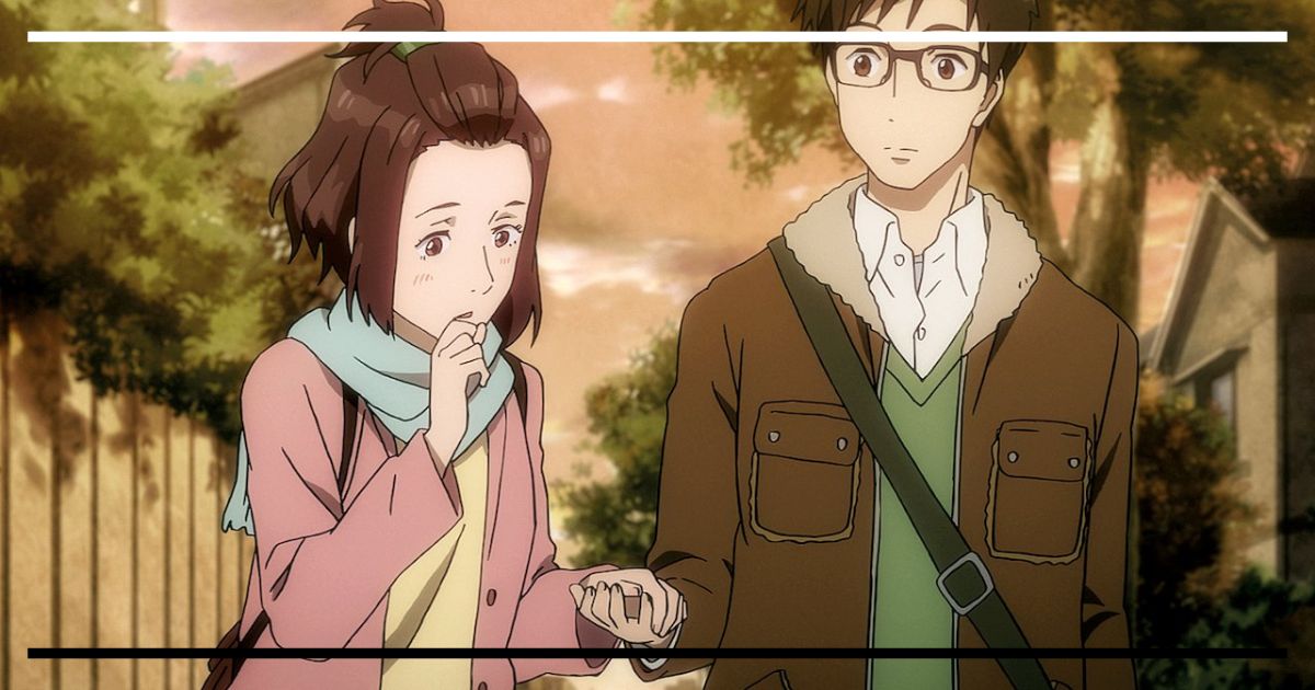 O jovem estudante Shinichi Izumi, protagonista do anime Parasyte, olhando com expressão séria e preocupada para sua mão direita, que está transformada no parasita alienígena Migi (uma massa morfa com um olho grande e boca), em um cenário urbano.