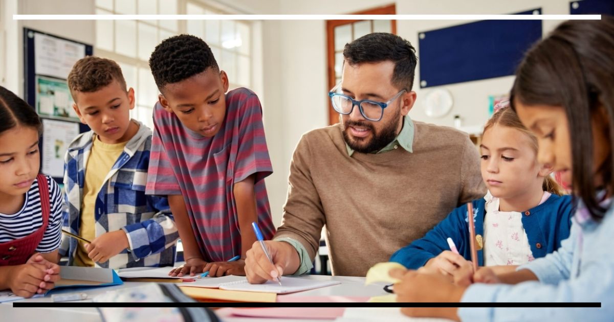 Pedagogia é a ciência de ensinar pessoas a aprender